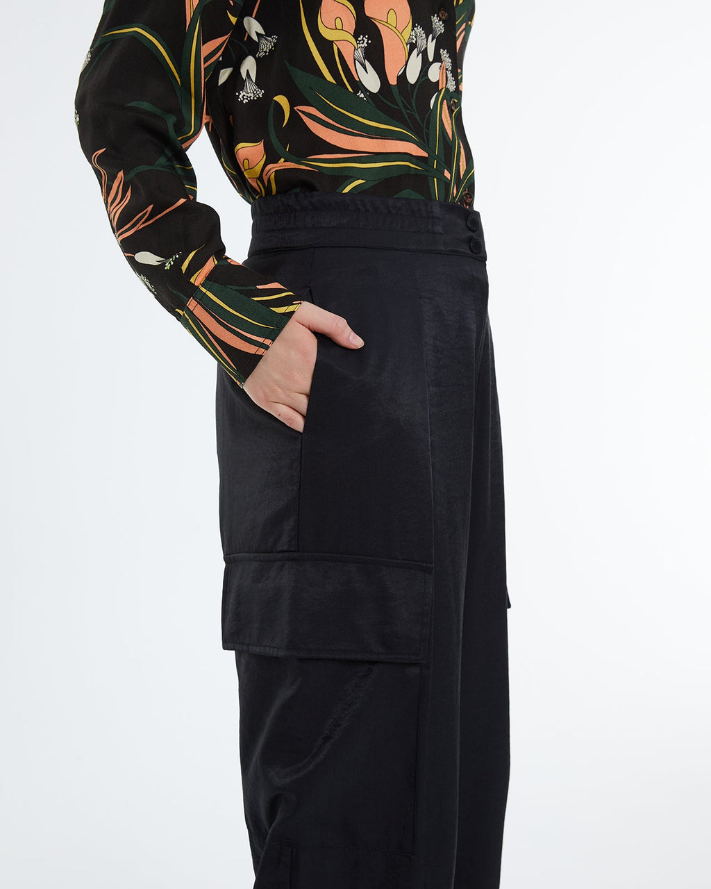 Pantalón satén cargo modakm0.