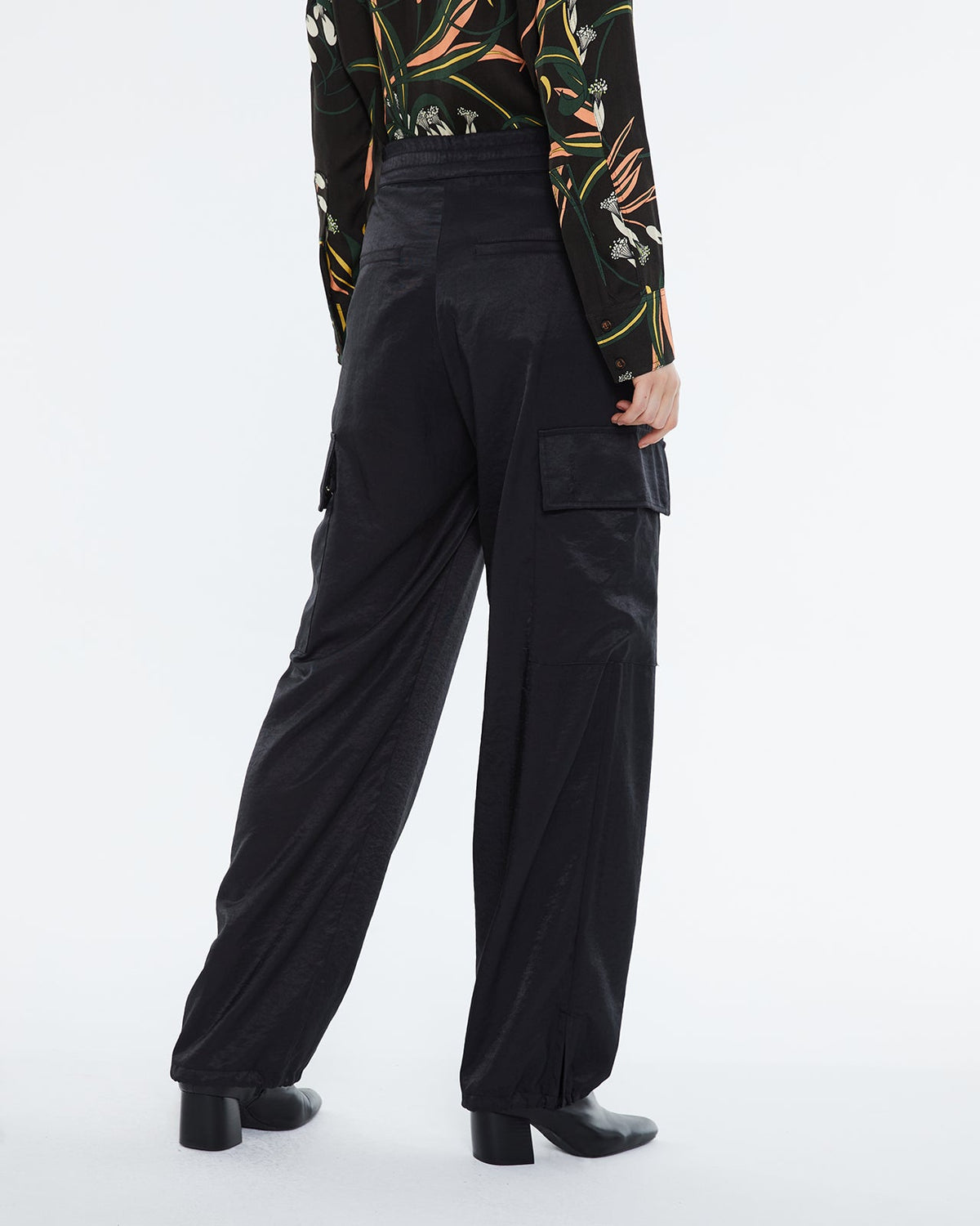 Pantalón satén cargo modakm0.