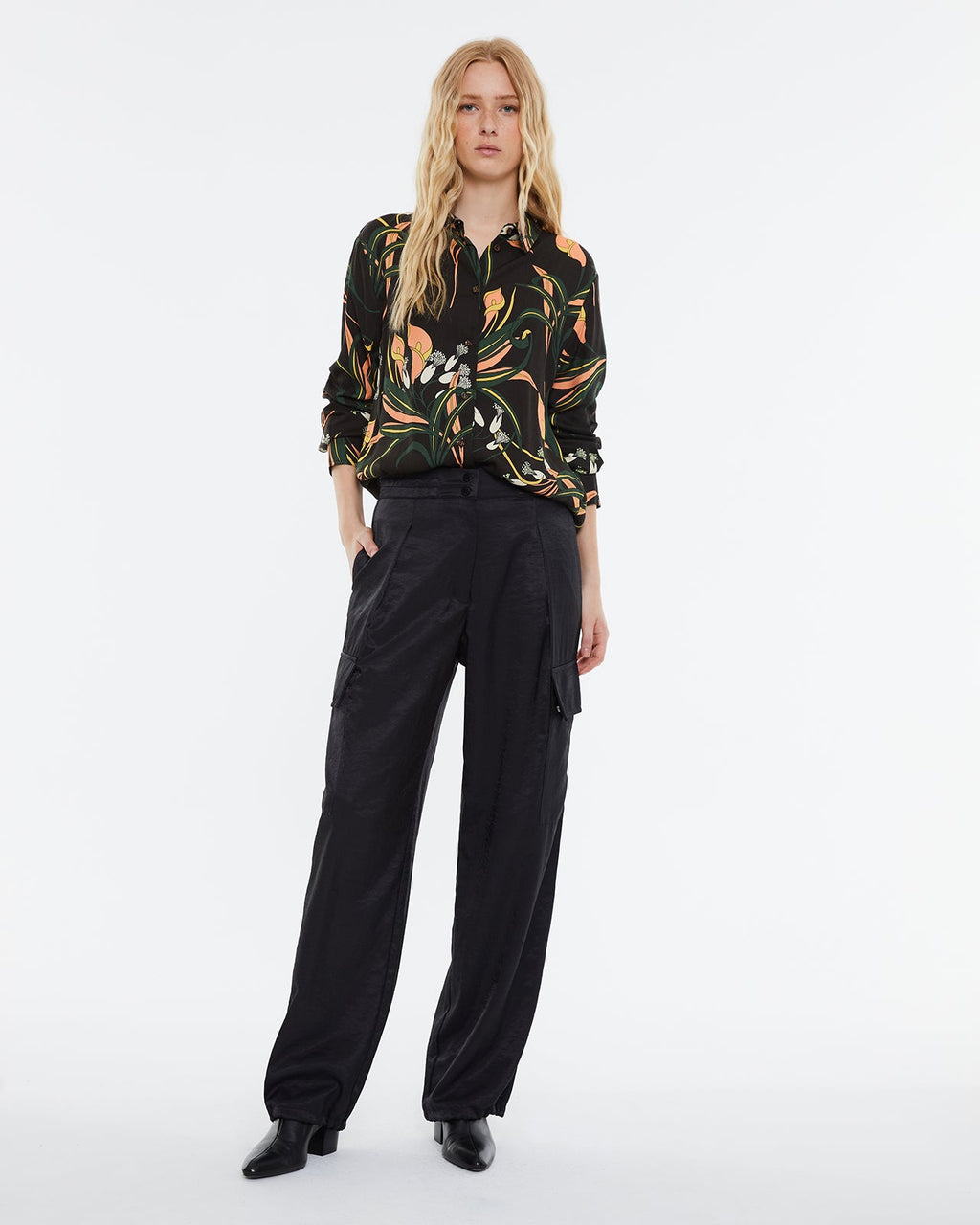 Pantalón satén cargo modakm0.